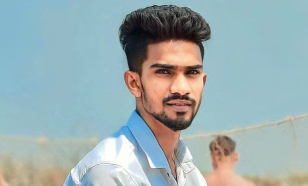 চাঁদা না দেওয়ায় প্রকাশ্যে গুলি করে হত্যা।